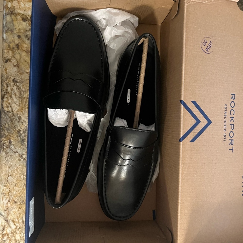 Mens Black Classic Rockport Penny Loafer size 14W. New in box never worn